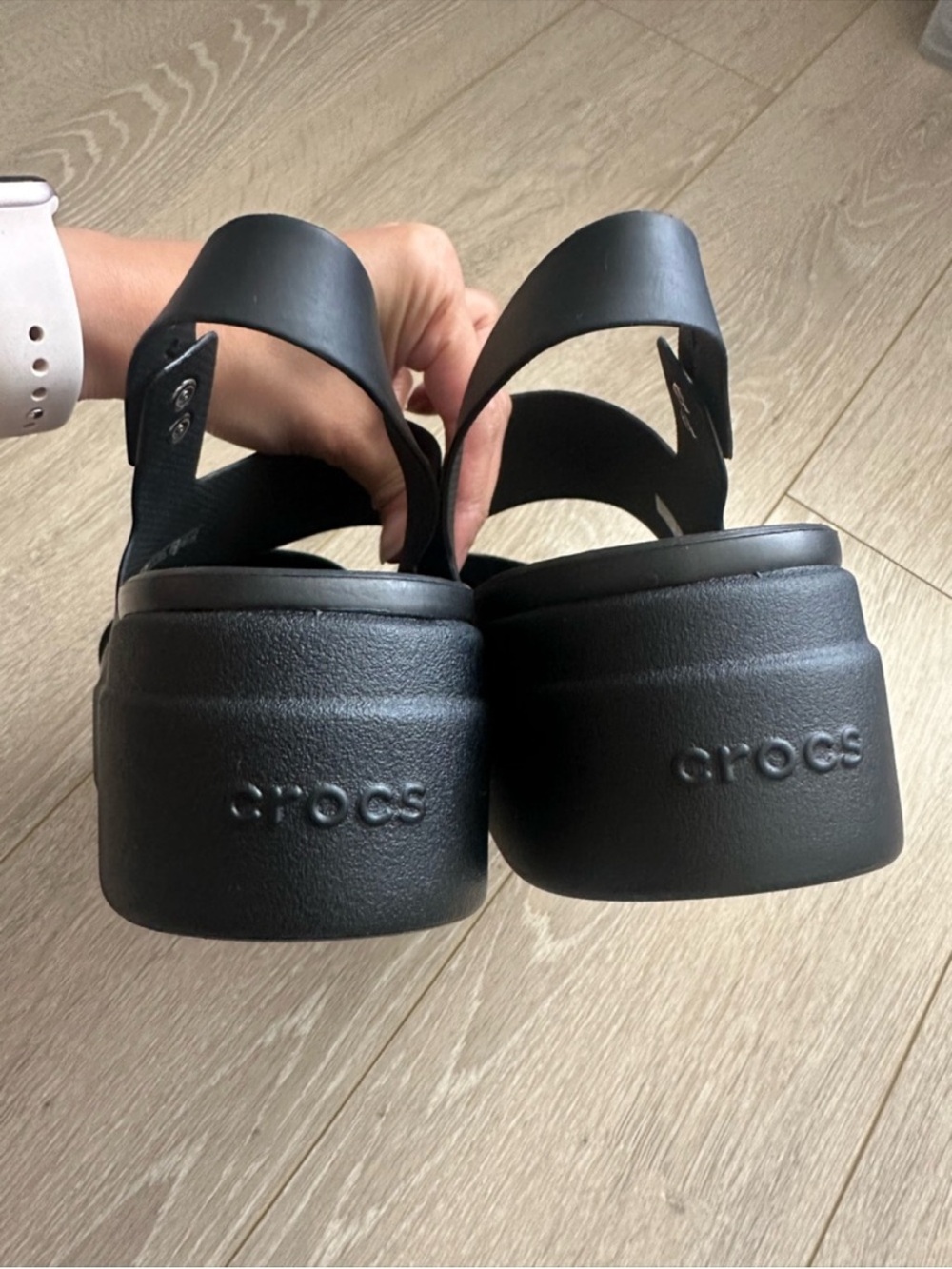 Crocs Shoes Women’s Brooklyn Low Wedge Sandal Slingback Wedge Black Sz 11 - Picture 8 of 9